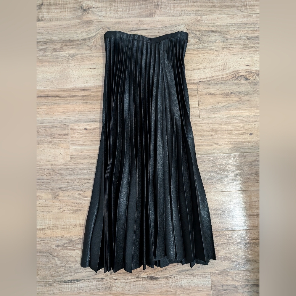 Banana Republic Black Pleated/Accordion Midi Skirt - Size 2
